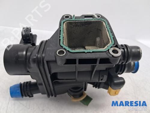 Used Thermostat housing PEUGEOT 5008 II (MC_, MJ_, MR_, M4_) 1.2 THP (MRHNYH, MRHNYW, MRHNSJ, MRHNSU, MRHNSM) (131 hp) 31496486