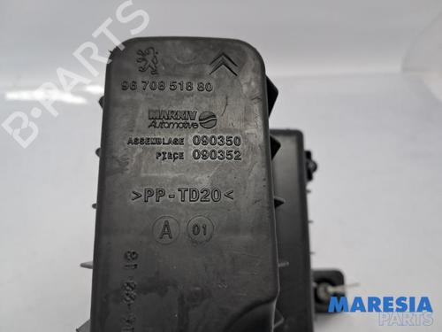 Air filter box PEUGEOT 208 I (CA_, CC_) 1.2 VTI 82 | BP31484926M87