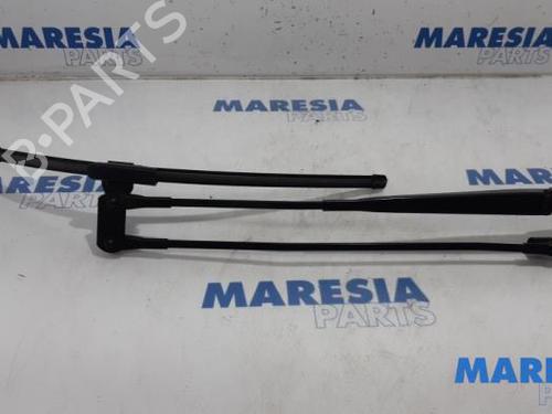 Used Front windshield wiper arm Front windshield wiper arm 37524349 37524349