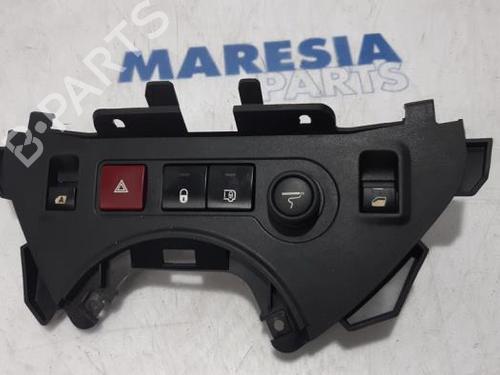 Used Warning switch CITROËN BERLINGO Box Body/MPV (B9) 1.6 VTi 95 (98 hp) 31431894