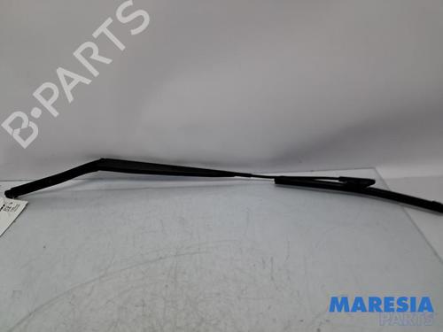 Used Front windshield wiper arm RENAULT CLIO IV Grandtour (KH_) 0.9 TCe 90 (90 hp) 31505570
