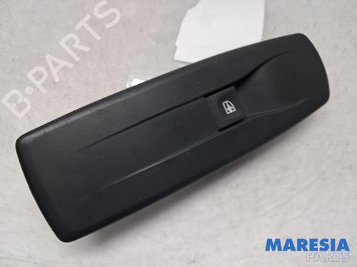 Used Switch RENAULT MEGANE III Grandtour (KZ0/1) 2.0 CVT (KZ0G, KZ1P) (140 hp) 31399723