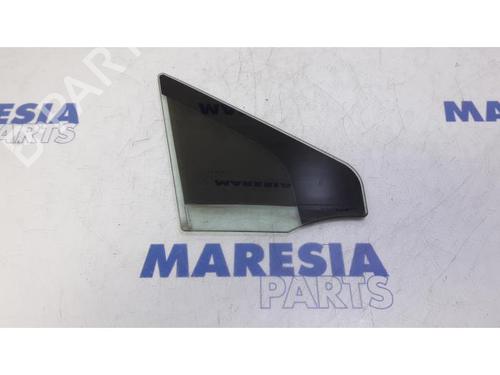 front-right-quarter-glass-renault-grand-scenic-iii-jz01_-2009-2010-2011-2012-2013-2014-2015-2016-31473031 main image