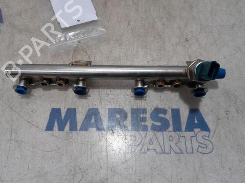 Used Injection rail RENAULT CAPTUR I (J5_, H5_) 1.2 TCe 120 (118 hp) 31430602