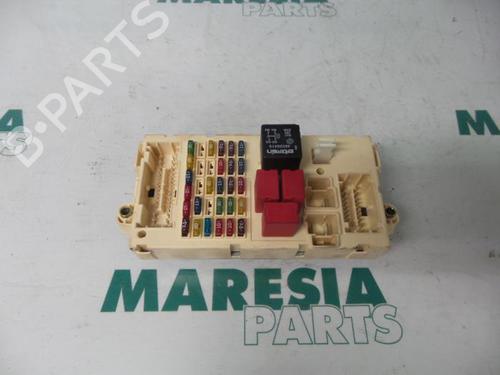Used Fuse box FIAT STILO (192_) 1.6 16V (192_XB1A) (103 hp) 31503218