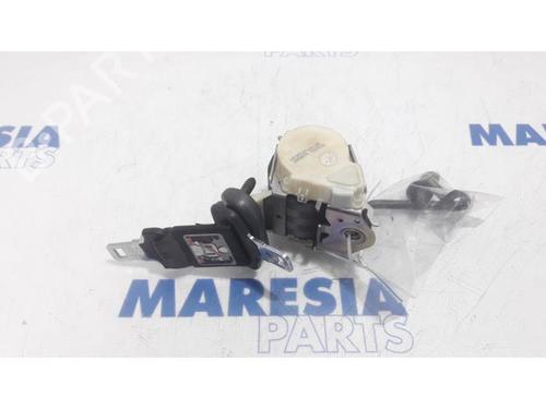 Used Rear center seatbelt RENAULT CLIO III (BR0/1, CR0/1) 2.0 16V (BR0C, BR0K, CR0C, CR0K) (139 hp) 31460388