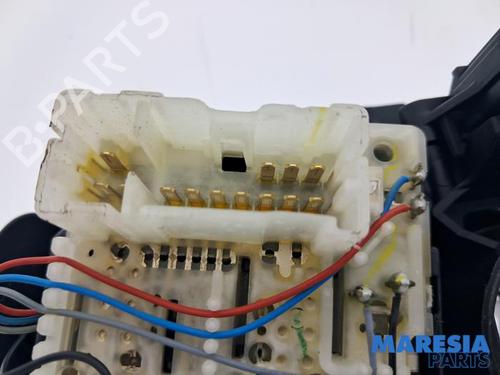 Switch RENAULT TWINGO III (BCM_, BCA_) 1.0 SCe 70 (BCMB) | BP38459360I30 - Image 9