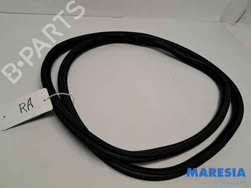 Used Rubber door seal OPEL GRANDLAND / GRANDLAND X (A18, P1UO) 1.2 (75) (131 hp) 31414622