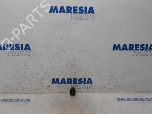 Used Switch RENAULT LAGUNA III (BT0/1) 2.0 16V (BT05, BT0F, BT0W) (140 hp) 31487546