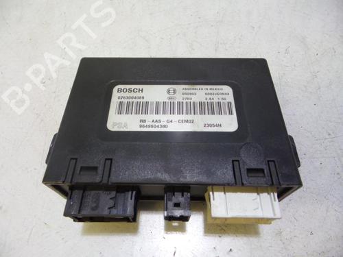 Used Electronic module CITROËN C5 II (RC_) 2.0 16V (RCRFJB, RCRFJC) (140 hp) 31437844