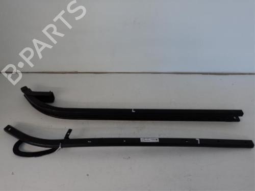 Venstre side skydedør PEUGEOT 1007 (KM_) 1.4 HDi (68 hp) 31479533