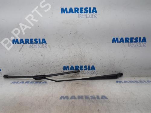 front-windshield-wiper-arm-renault-kangoo-express-fw01_-2008-31471835 main image