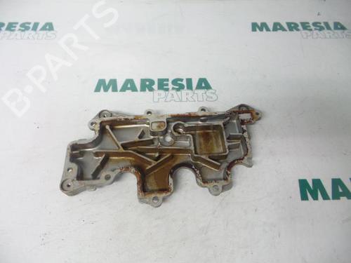 Used Valve cover RENAULT SCÉNIC II (JM0/1_) 1.6 (JM0C, JM0J, JM1B) (113 hp) 31492937