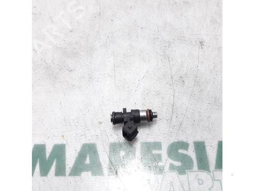 Used Injector RENAULT TWINGO I (C06_) 1.2 16V (C060) (60 hp) 31489310