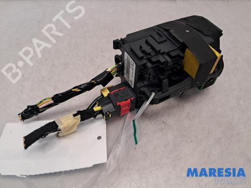 Used Fuse box PEUGEOT 208 I (CA_, CC_) 1.0 VTi (68 hp) 31518823