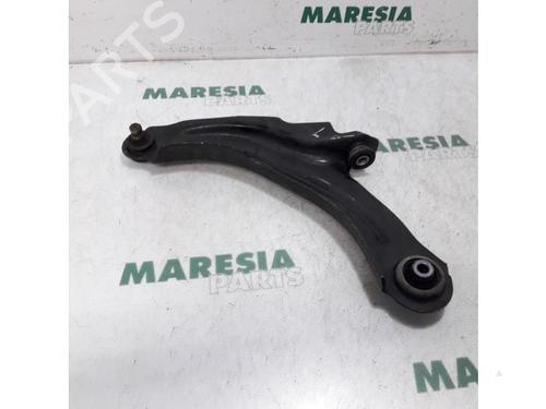 left-front-suspension-arm-renault-clio-iv-grandtour-kh_-2012-2013-2014-2015-2016-2017-2018-2019-2020-2021-31396190 main image