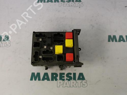 Used Fuse box RENAULT LAGUNA II Grandtour (KG0/1_) 1.6 16V (KG0A, KG0L) (107 hp) 31412232