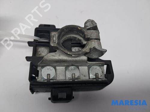 Used Fuse box Fuse box 37875467 37875467