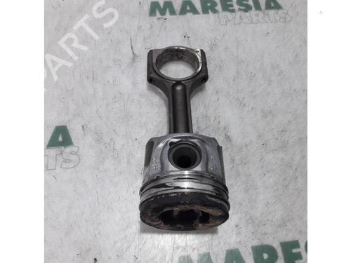 Andre RENAULT MASTER III Platform/Chassis (EV, HV, UV) 2.3 dCi 125 FWD (EV0C, EV0D, EV0J, HV0C, HV0D, HV0H,... (125 hp) 31497390