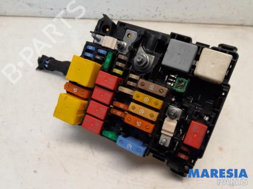 Used Fuse box PEUGEOT 3008 II SUV (MC_, MR_, MJ_, M4_) 1.2 THP/ PureTech 130 (MRHNSM, MRHNSU, MRHNSJ, MRHNYW,... (131 hp) 31484332
