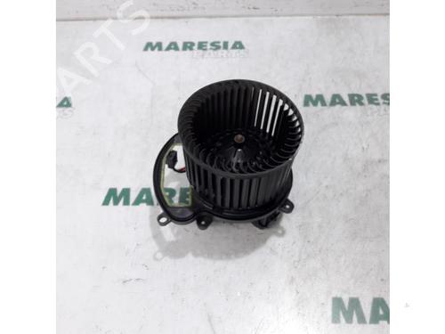 Used Heater blower motor RENAULT KADJAR (HA_, HL_) 1.2 TCe 130 (HLMR) (130 hp) 31402853