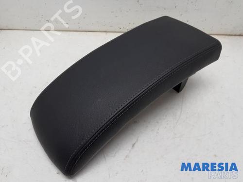 Bracciolo centrale RENAULT MEGANE III Coupe (DZ0/1_) 1.4 TCe (DZ0F, DZ1V) (131 hp) 31448938