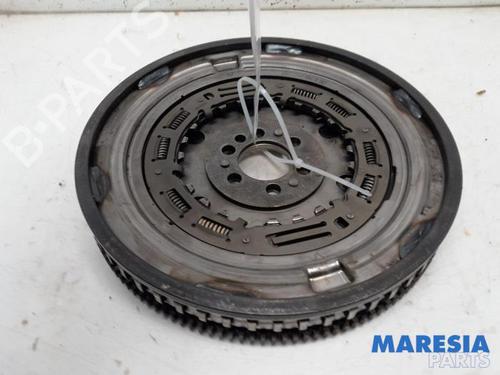 Used Flywheel RENAULT CLIO IV (BH_) 1.2 TCe 120 (BHM0) (120 hp) 31489386