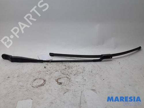 Used Front windshield wiper arm PEUGEOT 3008 I MPV (0U_) 1.6 THP (156 hp) 31502818