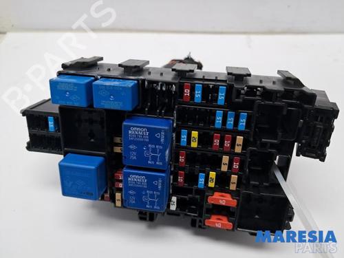 Used Fuse box RENAULT CLIO V (B7_) 1.0 TCe 100 (B7MT) (101 hp) 31466259