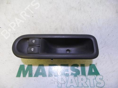 Used Switch RENAULT TWINGO II (CN0_) 1.2 (CN0D) (58 hp) 31503261