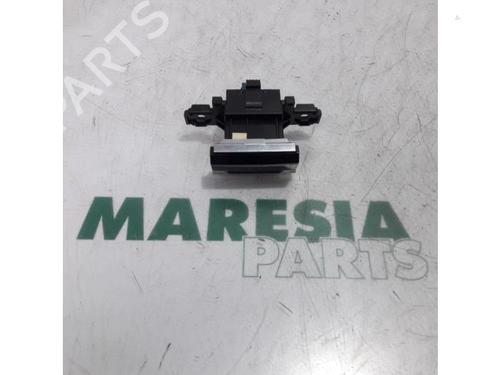 switch-citroen-c4-picasso-ii-2013-31469962 main image