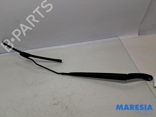 Used Front windshield wiper arm RENAULT MEGANE IV Hatchback (B9A/M/N_) 1.2 TCe 130 (B9MR) (130 hp) 31465883