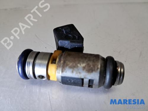 Used Injector FIAT 500 (312_) 1.2 (312AXA1A) (69 hp) 31446564