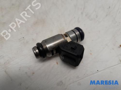 Used Injector FIAT 500 (312_) 1.2 (312AXA1A) (69 hp) 31472703