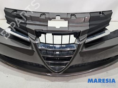 Front bumper ALFA ROMEO 159 Sportwagon (939_) 1.8 TBi (939BXN1B) | BP31384677C7 