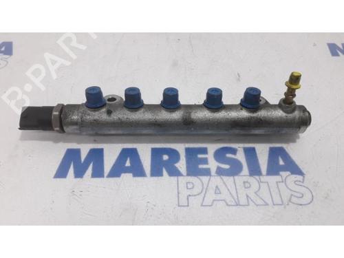 Used Injection rail OPEL VIVARO A Van (X83) 2.5 DTI (F7) (135 hp) 31531256