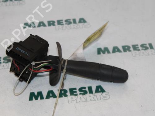 Used Steering column stalk RENAULT CLIO II (BB_, CB_) 1.4 (B/CB0C, B/CB0S) (75 hp) 31496088