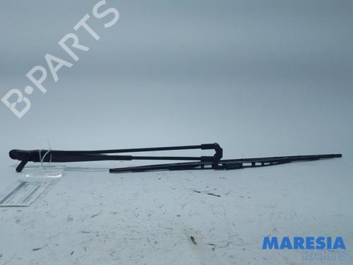 Used Front windshield wiper arm CITROËN C1 (PM_, PN_) 1.0 (68 hp) 31506890