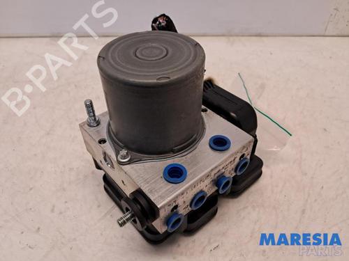 Used ABS pump RENAULT CLIO V (B7_) 1.0 TCe 100 (B7MT) (101 hp) 31402632