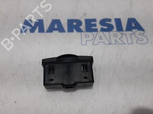 outra-renault-clio-iii-hatchback-van-sb_-sr_-2005-31424663 main image