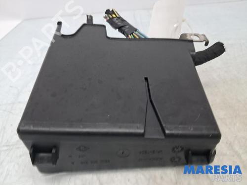 fuse-box-renault-scenic-ii-jm01_-2003-2004-2005-2006-2007-2008-2009-2010-32746282 main image