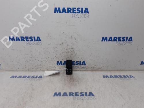 Used Switch ALFA ROMEO MITO (955_) 1.4 (955AXB1B, 955.AXF1B) (95 hp) 31477063