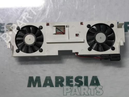 Used Display monitor PEUGEOT 407 SW (6E_, 6D_) 2.0 HDi 135 (136 hp) 31457401