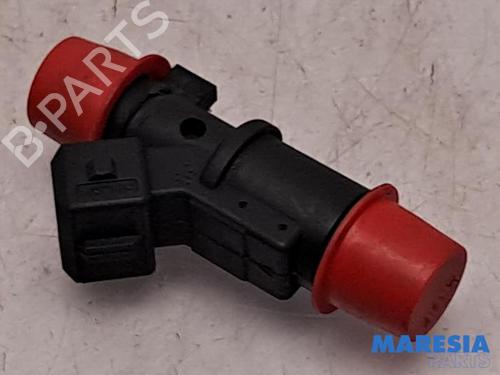 Used Injector PEUGEOT 206 Hatchback (2A/C) 1.4 i (75 hp) 31452347