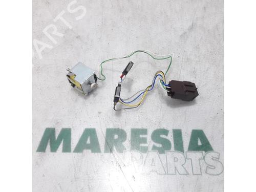 Used Gear lever RENAULT GRAND SCÉNIC III (JZ0/1_) 1.5 dCi (JZ09, JZ0D, JZ10, JZ14, JZ1G, JZ29, JZ2C) (110 hp) 31481677