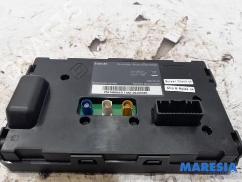 Used Display monitor RENAULT CLIO III Grandtour (KR0/1_) 1.2 16V (KR02, KR0J) (75 hp) 31481923