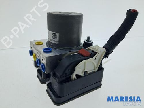 Used ABS pump ABS pump RENAULT CAPTUR II (HF_) TCe 160 (HFN1) (158 hp) 39932816 39932816