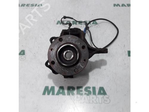 Used Left front steering knuckle PEUGEOT 1007 (KM_) 1.6 16V (109 hp) 31495410