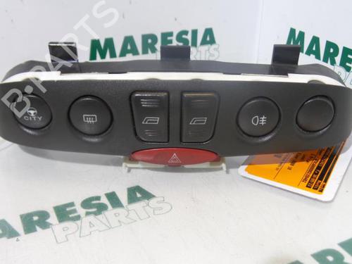 switch-fiat-punto-188_-1999-2000-2001-2002-2003-2004-2005-2006-2007-2008-2009-2010-2011-2012-31398574 main image