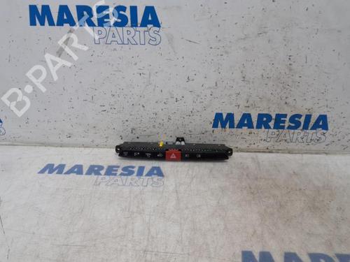 Used Switch FIAT DOBLO Cargo (263_) 1.6 D Multijet (263WXD1B, 263WXR1B, 263WXX1B, 263ZXD1B,... (105 hp) 31510401